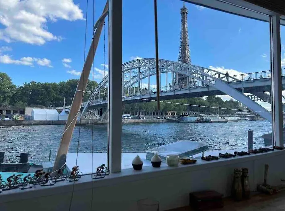 Sejour Sur Peniche De Luxe Face Tour Eiffel Hotel Paris