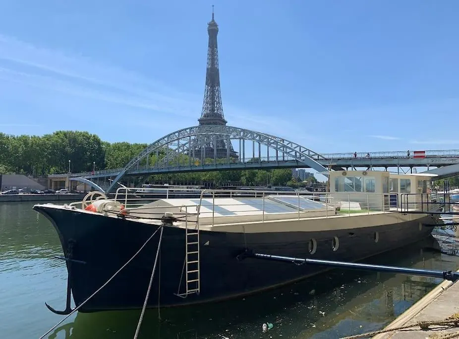 Sejour Sur Peniche De Luxe Face Tour Eiffel Hotel París
