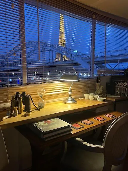 Hotel en barco Sejour Sur Peniche De Luxe Face Tour Eiffel Hotel París Francia